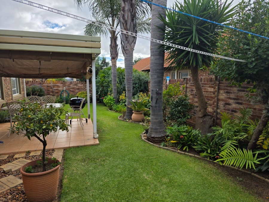 2 Bedroom Property for Sale in Langenhovenpark Free State